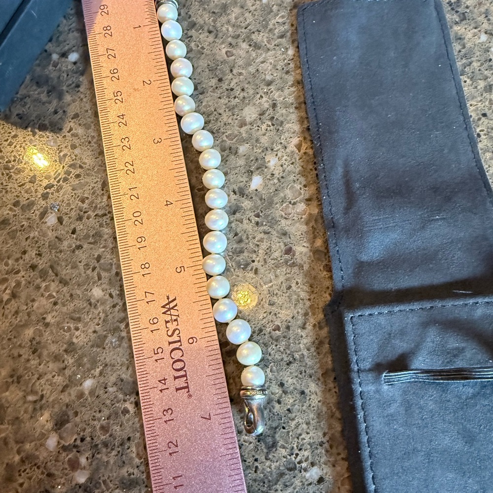 David Yurman White Pearl Bracelet with sterling silver clasp. - Picture 3 of 4
